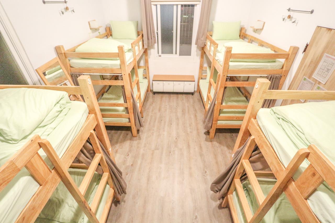 T-Life Hostel Тайчжун Экстерьер фото