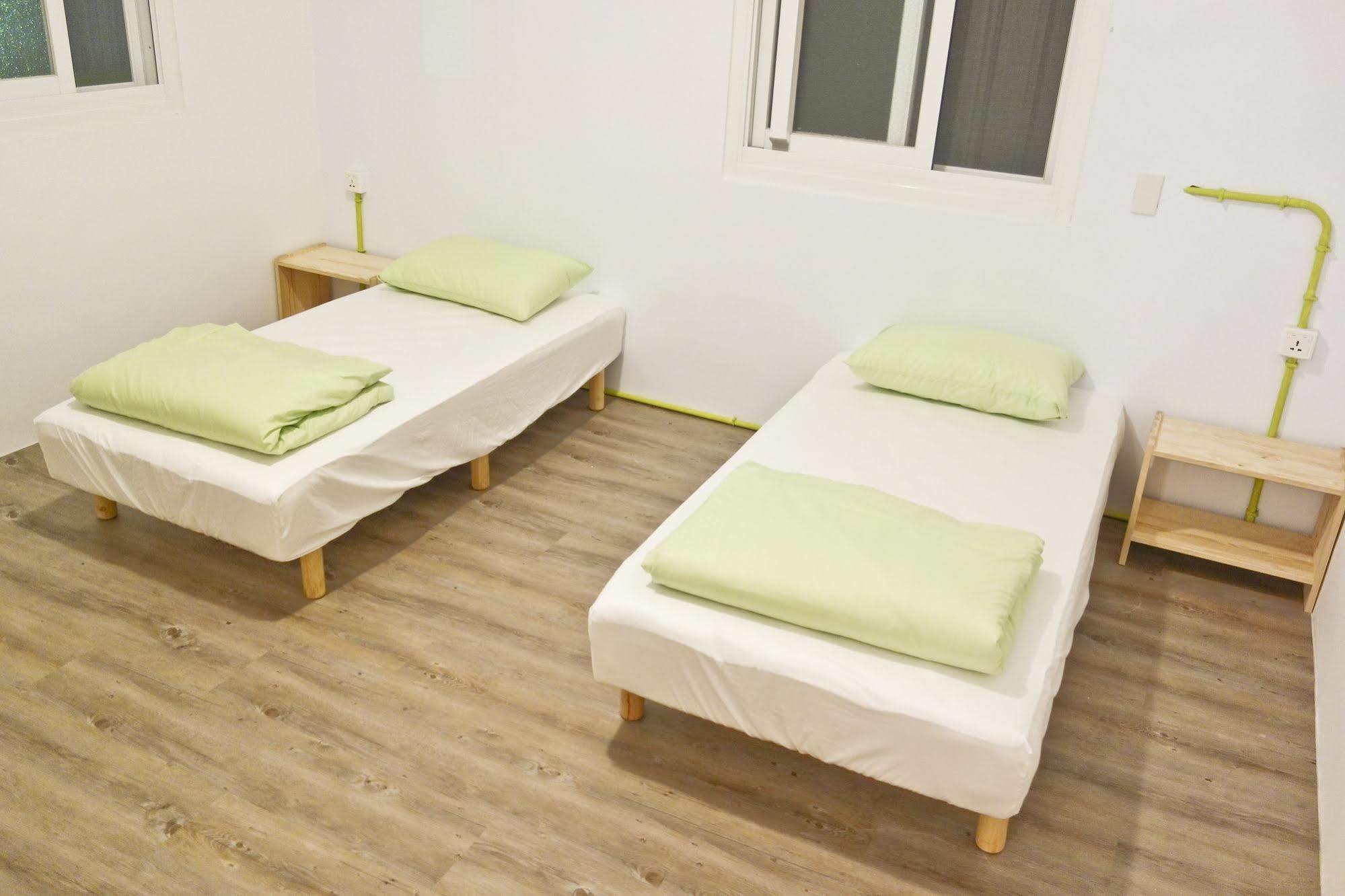 T-Life Hostel Тайчжун Экстерьер фото