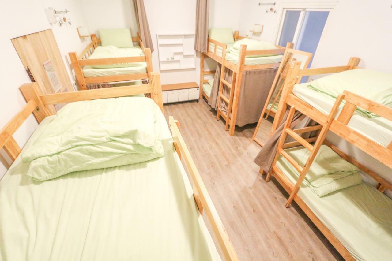 T-Life Hostel Тайчжун Экстерьер фото