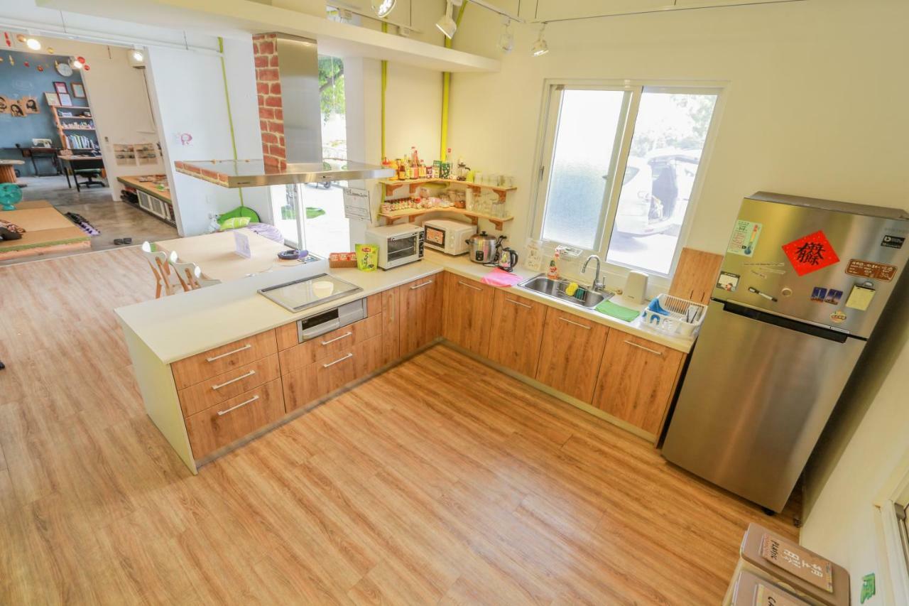 T-Life Hostel Тайчжун Экстерьер фото