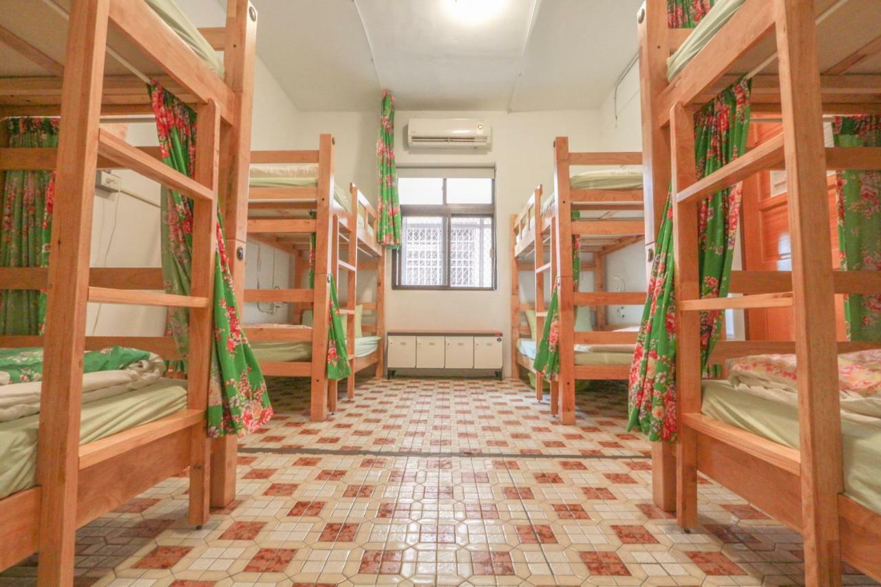 T-Life Hostel Тайчжун Экстерьер фото
